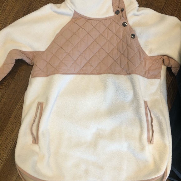 Set of Abercrombie and Fitch quilted fleeces - Picture 2 of 3